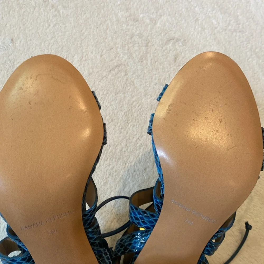 Banana Republic faux blue black snakeskin high heel lace up gladiator sandals 7M